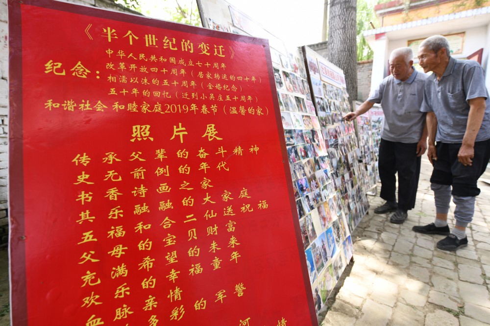 農(nóng)民劉可臣舉辦照片展圖10.jpg